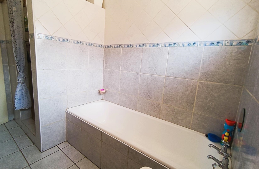 4 Bedroom Property for Sale in Willows Free State